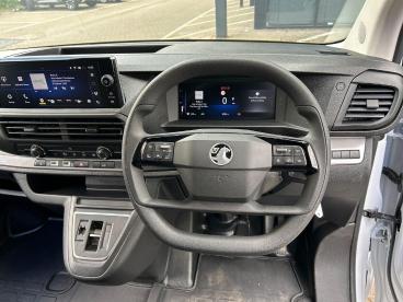 SPOTICAR Vauxhall Vivaro 2.0 Turbo D Prime Xl Panel Van Auto Lwb Euro 6 (s/ Used Car - Commercial Vehicle Diesel White - Tonbridge - 1200593976_3