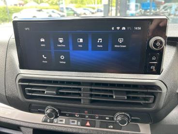 SPOTICAR Vauxhall Vivaro 2.0 Turbo D Prime Xl Panel Van Auto Lwb Euro 6 (s/ Used Car - Commercial Vehicle Diesel White - Tonbridge - 1200593976_4