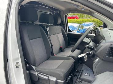 SPOTICAR Vauxhall Vivaro 2.0 Turbo D Prime Xl Panel Van Auto Lwb Euro 6 (s/ Used Car - Commercial Vehicle Diesel White - Tonbridge - 1200593976_5