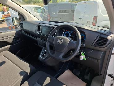 SPOTICAR Vauxhall Vivaro Vivaro-e 3100 50kwh Prime Auto L2 H1 6dr (7.4kw Charger) Used Car - Commercial Vehicle Electric White - Boston - 1200614919_3
