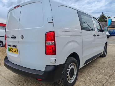 SPOTICAR Vauxhall Vivaro Vivaro-e 3100 50kwh Prime Auto L1 H1 6dr (7.4kw Charger) Used Car - Commercial Vehicle Electric White - Dartford - 1200629550_5
