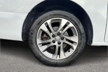 SPOTICAR Vauxhall Vivaro Life Vivaro-e Life 50kwh Ultimate Auto Lwb 5dr (8 Seat, 7.4kw Charger Used Car - Commercial Vehicle Electric White - Southampton - 1200577310_5