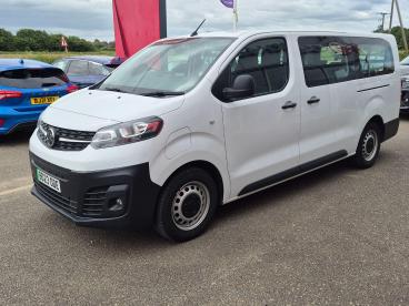 SPOTICAR Vauxhall Vivaro Life Vivaro-e Life 50kwh Combi Auto Lwb 5dr (9 Seat, 11kw Charger) Used Car - Commercial Vehicle Electric White - Boston - 1200608138_3