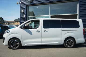 SPOTICAR Vauxhall Vivaro Life Vivaro-e Life 50kwh Ultimate Auto Lwb 5dr (8 Seat, 11kw Charger) Used Car - Mpv Electric White - Leamington - 1200622056_5