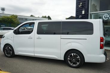 SPOTICAR Vauxhall Vivaro Life Vivaro-e Life 50kwh Ultimate Auto Lwb 5dr (8 Seat, 11kw Charger) Used Car - Mpv Electric White - Leamington - 1200631439_5