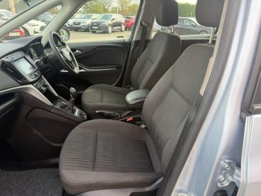 SPOTICAR Vauxhall Zafira Tourer 1.4i Turbo Design Euro 6 5dr Used Car - Mpv Petrol Silver - Billinghay - 1200640420_5