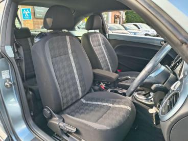 SPOTICAR Volkswagen New Beetle Beetle 1.2 Tsi Bluemotion Tech Design Dsg Euro 6 (s/s) 3d Used Car - Saloon Petrol Blue - Warwick - 1200537552_3