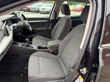 SPOTICAR Volkswagen Golf 1.5 Tsi Life Euro 6 (s/s) 5dr Used Car - Saloon Petrol Black - Billinghay - 1200562757_4