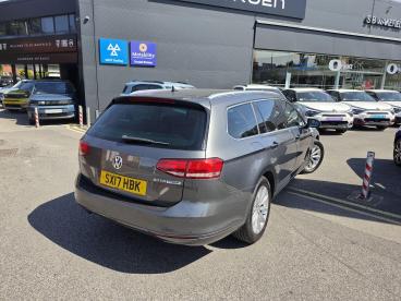 SPOTICAR Volkswagen Passat 2.0 Tdi Se Business Dsg Euro 6 (s/s) 5dr Used Car - Estate Diesel Grey - Wakefield - 1200624449_4
