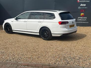 SPOTICAR Volkswagen Passat 2.0 Tdi Evo R-line Dsg Euro 6 (s/s) 5dr Used Car - Estate Diesel White - Kings Lynn - 1200639112_4
