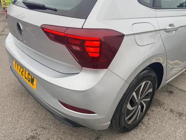 SPOTICAR Volkswagen Polo 1.0 Tsi Life Euro 6 (s/s) 5dr Used Car - City Car Petrol Silver - Wakefield - 1200573318_5