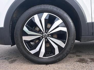 SPOTICAR Volkswagen T-cross 1.0 Tsi Black Edition Euro 6 (s/s) 5dr Used Car - Suv Petrol White - Telford - 1200544011_5