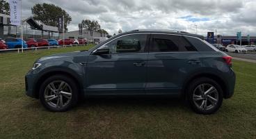 SPOTICAR Volkswagen T-roc 1.5 Tsi R-line Euro 6 (s/s) 5dr Used Car - Suv Petrol Blue - Darlington - 1200602929_4