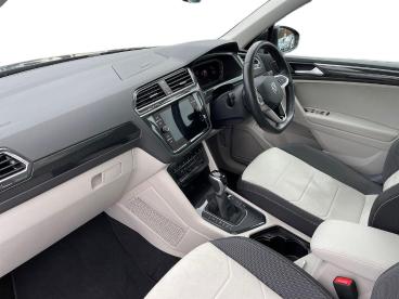 SPOTICAR Volkswagen Tiguan 2.0 Tdi Elegance Dsg Euro 6 (s/s) 5dr Used Car - Suv Diesel Black - Ashington - 1200526060_3