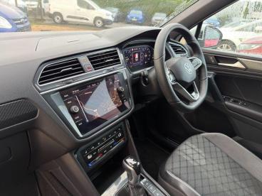SPOTICAR Volkswagen Tiguan 1.5 Tsi R-line Dsg Euro 6 (s/s) 5dr Used Car - Suv Petrol White - Billinghay - 1200534396_4