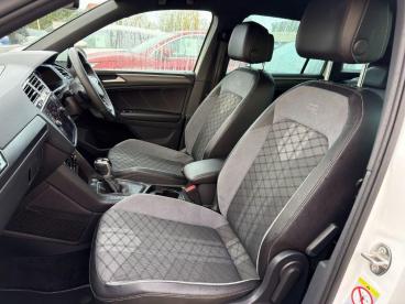 SPOTICAR Volkswagen Tiguan 1.5 Tsi R-line Dsg Euro 6 (s/s) 5dr Used Car - Suv Petrol White - Billinghay - 1200534396_5