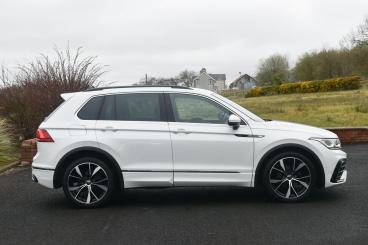 SPOTICAR Volkswagen Tiguan 2.0 Tdi R-line Dsg 4motion Euro 6 (s/s) 5dr Used Car - Suv Diesel White - Ballymena County Antrim - 1200597525_2