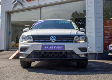 SPOTICAR Volkswagen Tiguan 1.4 Tsi Se Navigation Dsg 4motion Euro 6 (s/s) 5dr Used Car - Suv Petrol White - Aldershot - 1200606229_2