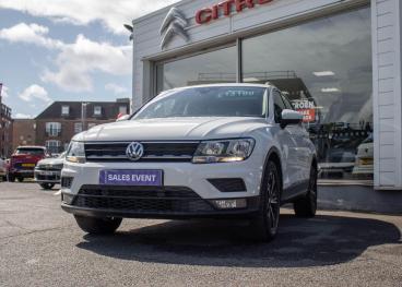 SPOTICAR Volkswagen Tiguan 1.4 Tsi Se Navigation Dsg 4motion Euro 6 (s/s) 5dr Used Car - Suv Petrol White - Aldershot - 1200606229_3