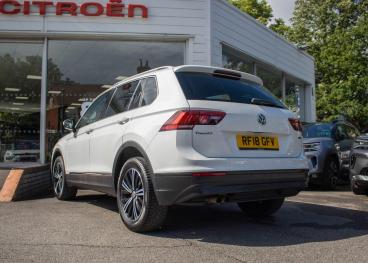 SPOTICAR Volkswagen Tiguan 1.4 Tsi Se Navigation Dsg 4motion Euro 6 (s/s) 5dr Used Car - Suv Petrol White - Aldershot - 1200606229_4