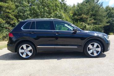 SPOTICAR Volkswagen Tiguan 1.5 Tsi Evo Match Dsg Euro 6 (s/s) 5dr Used Car - Suv Petrol Black - Eastbourne - 1200614299_2