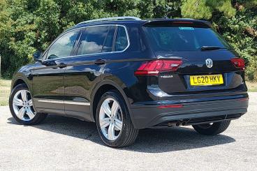 SPOTICAR Volkswagen Tiguan 1.5 Tsi Evo Match Dsg Euro 6 (s/s) 5dr Used Car - Suv Petrol Black - Eastbourne - 1200614299_5