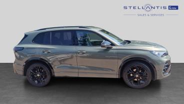 SPOTICAR Volkswagen Tiguan 1.5 Etsi Mhev R-line Dsg Euro 6 (s/s) 5dr Used Car - Suv Hybrid Green - Romford - 1200617296_2
