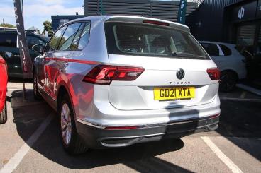 SPOTICAR Volkswagen Tiguan 1.5 Tsi Euro 6 (s/s) 5dr Used Car - Suv Petrol Silver - Lichfield - 1200624960_3