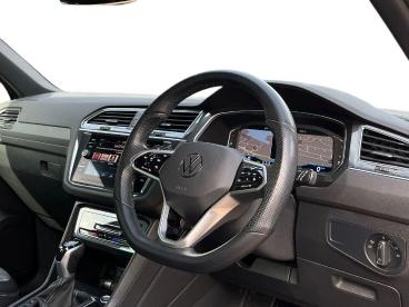 SPOTICAR Volkswagen Tiguan 1.5 Tsi R-line Dsg Euro 6 (s/s) 5dr Used Car - Suv Petrol Black - Lincoln - 1200632445_5