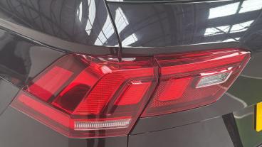 SPOTICAR Volkswagen Tiguan 1.5 Tsi R-line Dsg Euro 6 (s/s) 5dr Used Car - Suv Petrol Black - London - 1200633422_5