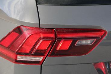 SPOTICAR Volkswagen Tiguan 1.5 Tsi Life Euro 6 (s/s) 5dr Used Car - Suv Petrol Grey - Bulkington - 1200640151_5