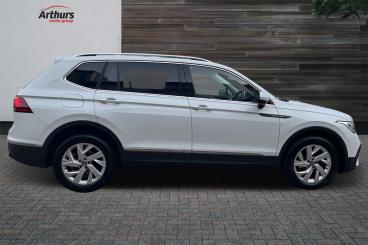 SPOTICAR Volkswagen Tiguan Allspace 1.5 Tsi Life Dsg Euro 6 (s/s) 5dr Used Car - Suv Petrol White - Oswestry - 1200541837_2