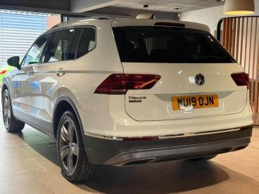 SPOTICAR Volkswagen Tiguan Allspace 1.5 Tsi Evo Sel Dsg Euro 6 (s/s) 5dr Used Car - Suv Petrol White - Stourbridge - 1200621747_3