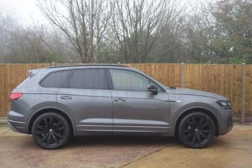 SPOTICAR Volkswagen Touareg 3.0 Tdi V6 Black Edition Tiptronic 4motion Euro 6 Used Car - Suv Diesel Grey - St Leonards On Sea - 1200569378_3