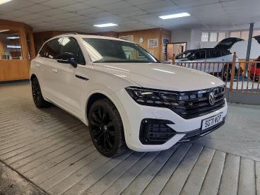 SPOTICAR Volkswagen Touareg 3.0 Tdi V6 Black Edition Tiptronic 4motion Euro 6 Used Car - Suv Diesel White - Blairgowrie - 1200641414_1