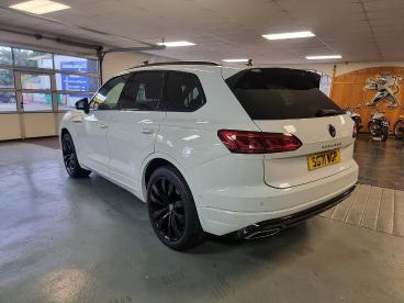 SPOTICAR Volkswagen Touareg 3.0 Tdi V6 Black Edition Tiptronic 4motion Euro 6 Used Car - Suv Diesel White - Blairgowrie - 1200641414_4