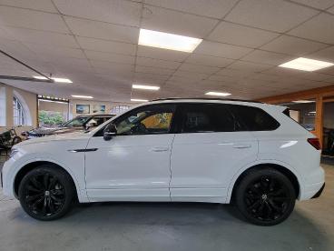SPOTICAR Volkswagen Touareg 3.0 Tdi V6 Black Edition Tiptronic 4motion Euro 6 Used Car - Suv Diesel White - Blairgowrie - 1200641414_5