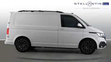 SPOTICAR Volkswagen Transporter 2.0 Tdi T28 Highline Fwd Swb Euro 6 (s/s) 5dr Used Car - Commercial Vehicle Diesel White - Birmingham - 1200597346_4