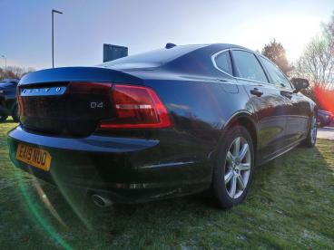 SPOTICAR Volvo S90 2.0 D4 Momentum Auto Euro 6 (s/s) 4dr Used Car - Saloon Diesel Black - Invergordon - 1200568838_3