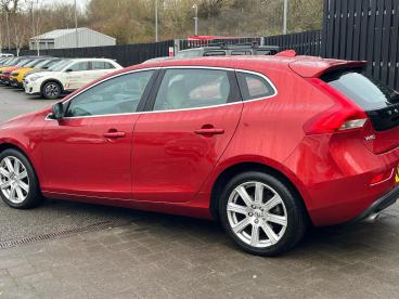 SPOTICAR Volvo V40 1.5 T3 Gpf Inscription Auto Euro 6 (s/s) 5dr Used Car - Saloon Petrol Red - Swindon - 1200560334_3