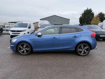 SPOTICAR Volvo V40 2.0 T2 R-design Pro Euro 6 (s/s) 5dr Used Car - Saloon Petrol Blue - Inverness - 1200560877_4