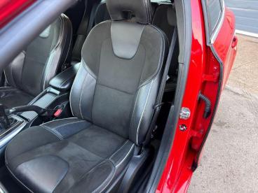 SPOTICAR Volvo V40 2.0 T2 R-design Nav Plus Euro 6 (s/s) 5dr Used Car - Saloon Petrol Red - Billinghay - 1200562756_4