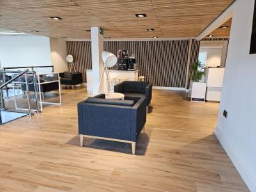 SPOTICAR Volvo V40 2.0 D3 Inscription Edition Auto Euro 6 (s/s) 5dr Used Car - Saloon Diesel Black - Abergavenny - 1200566994_5