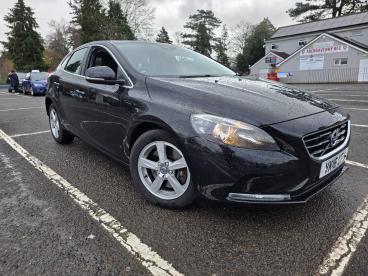 SPOTICAR Volvo V40 2.0 D2 Se Nav Auto Euro 6 (s/s) 5dr Used Car - Saloon Diesel Black - Abergavenny - 1200571418_1