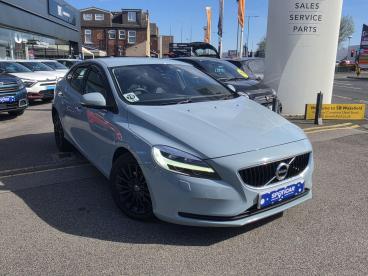 SPOTICAR Volvo V40 2.0 D2 Momentum Nav Plus Euro 6 (s/s) 5dr Used Car - Saloon Diesel Blue - Wakefield - 1200591550_1