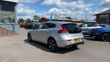 SPOTICAR Volvo V40 2.0 D2 R-design Euro 6 (s/s) 5dr Used Car - Saloon Diesel Silver - Crawley - 1200598138_5