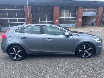 SPOTICAR Volvo V40 2.0 T3 Gpf R-design Euro 6 (s/s) 5dr Used Car - Saloon Petrol Grey - Colwyn Bay - 1200600903_2