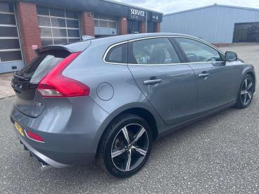 SPOTICAR Volvo V40 2.0 T3 Gpf R-design Euro 6 (s/s) 5dr Used Car - Saloon Petrol Grey - Colwyn Bay - 1200600903_3