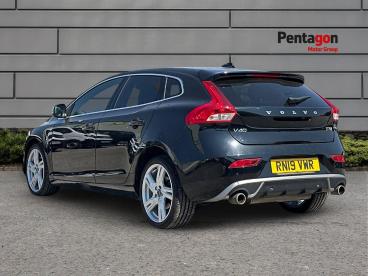 SPOTICAR Volvo V40 1.5 T3 R-design Edition Auto Euro 6 (s/s) 5dr Used Car - Saloon Petrol Black - Derby - 1200631903_2