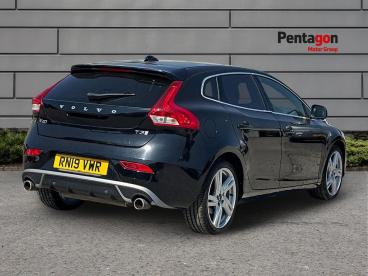 SPOTICAR Volvo V40 1.5 T3 R-design Edition Auto Euro 6 (s/s) 5dr Used Car - Saloon Petrol Black - Derby - 1200631903_4